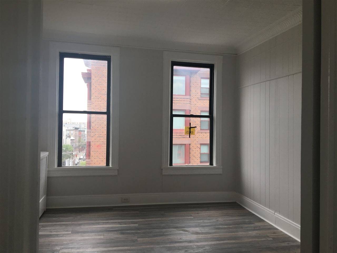 COMPLETELY RENOVATED 1 BEDROOM + DEN APARTMENT - 1 BR New Jersey