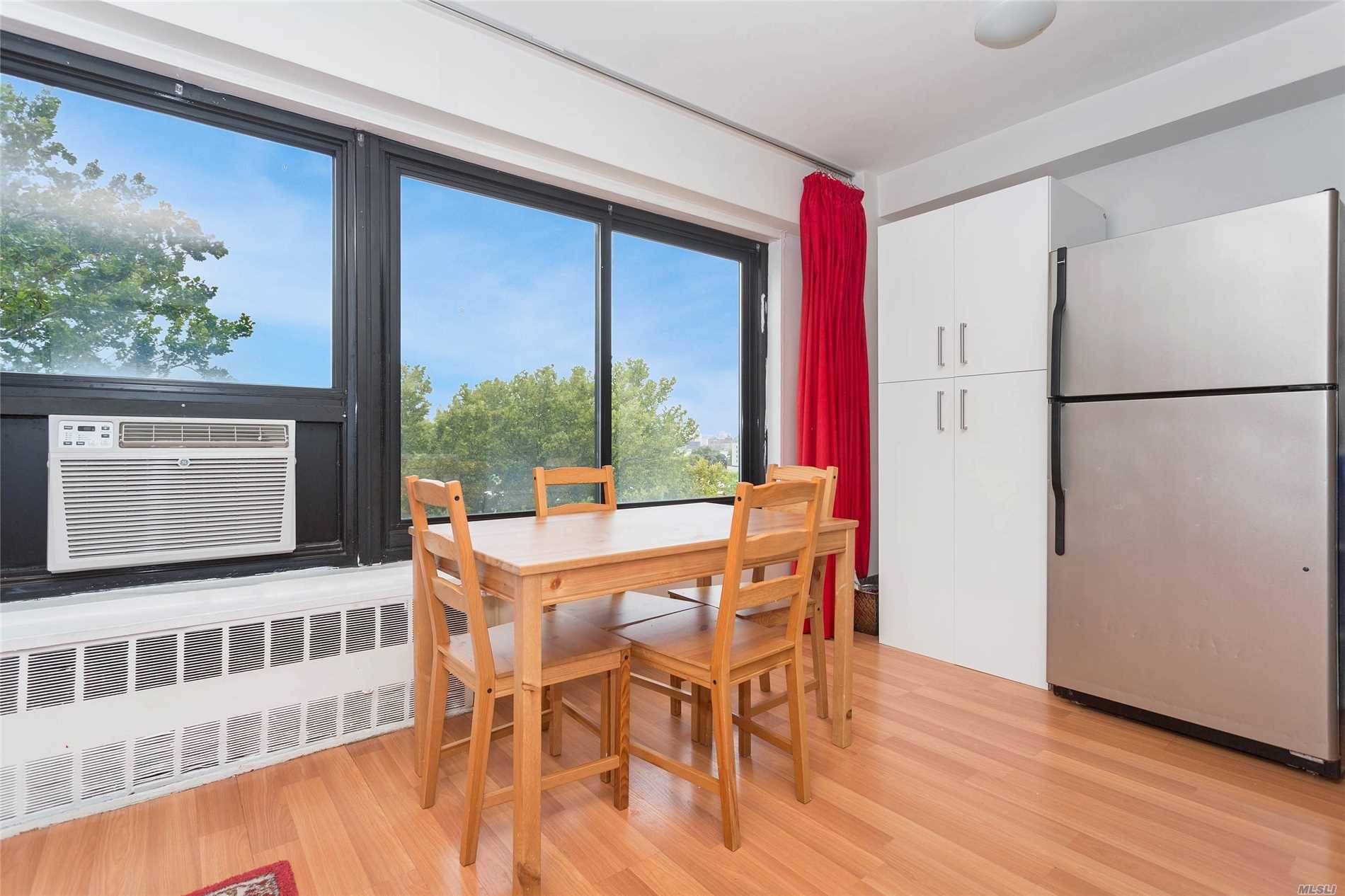 Beautifully Maintained 2 Bedroom/1 Bathroom Unit In North Queensview - A Little Slice Of The Suburbs Right Here In Lic.