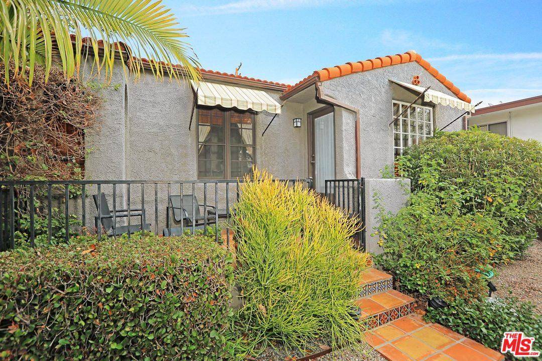 9009-9011 RANGELY AVE IS A PRIME WEST HOLLYWOOD DUPLEX WITH GREAT CURB APPEAL