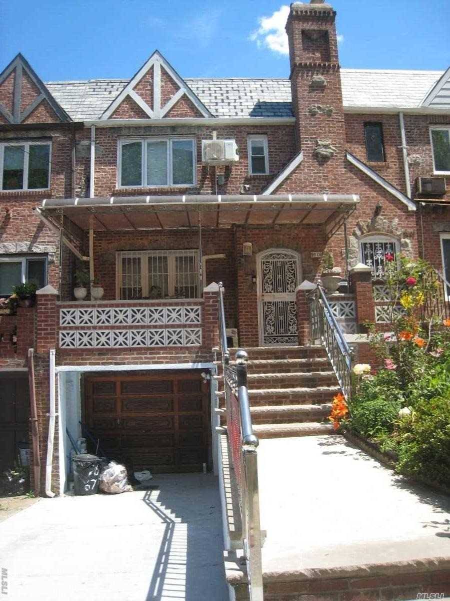 Gorgeous 1 Family Townhouse At Border Of Rego Park And Forest Hills.