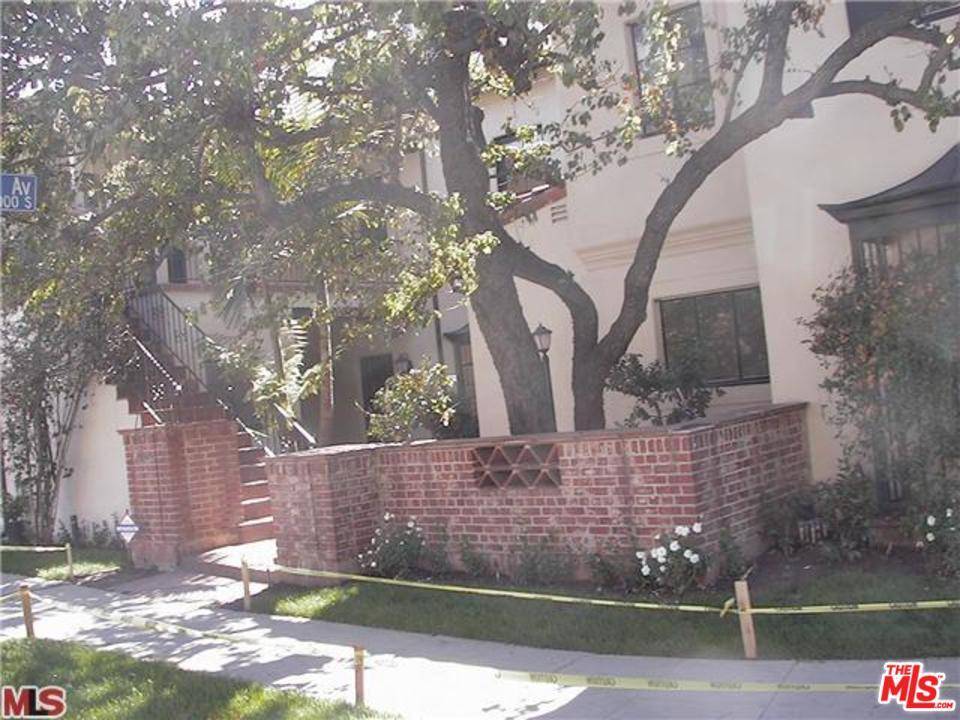 Two story townhouse style - 2 BR Townhouse Westwood Los Angeles