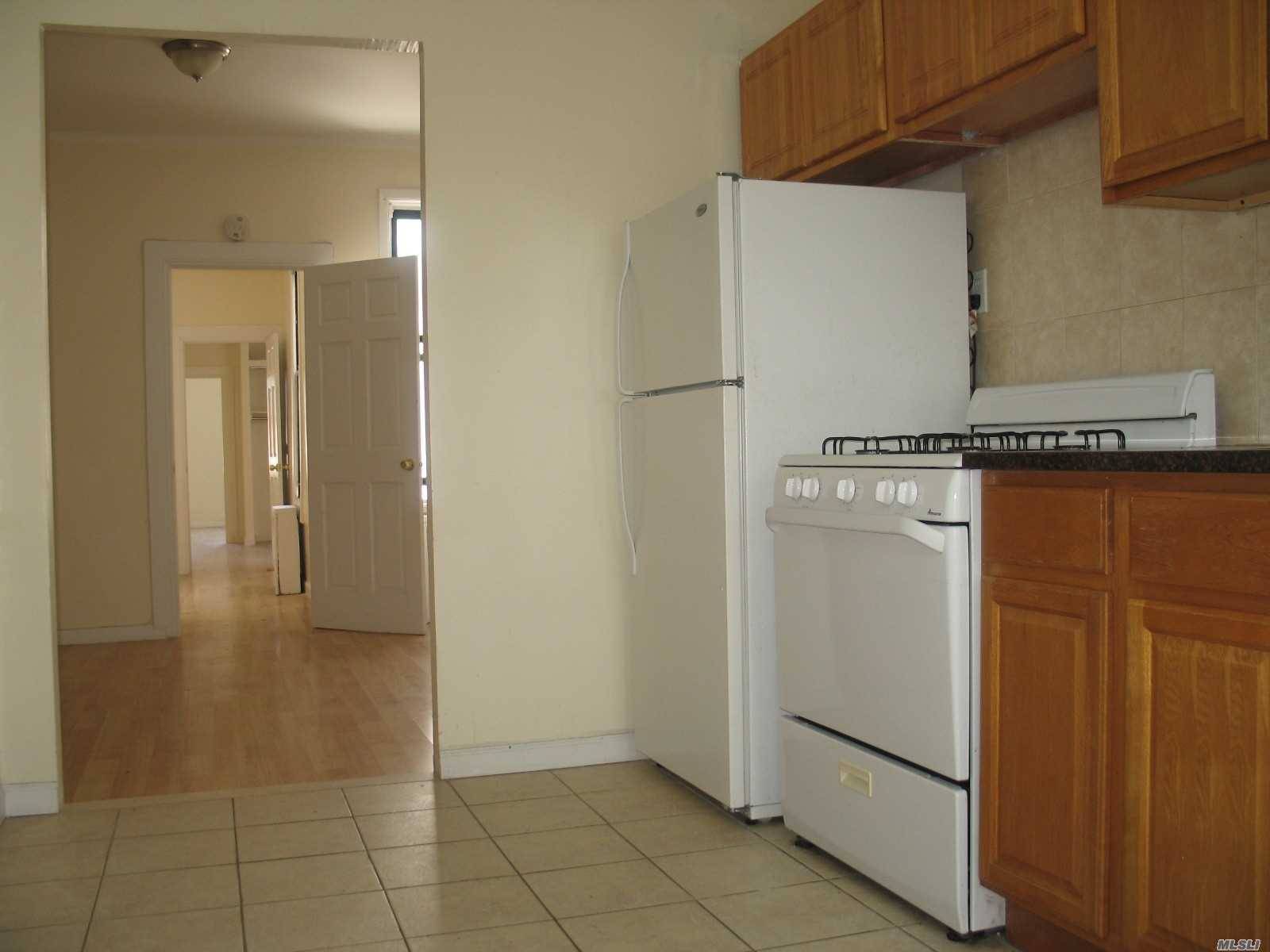 Top Floor, Plenty Of Natural Light 2Br Apartment Available In Astoria