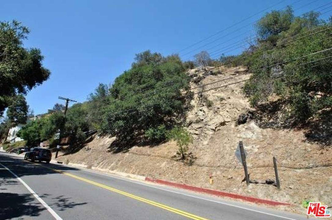 Beverly Glen/Bel-Air: Take advantage of this lot centered between the San Fernando Valley and the West Side Of LA