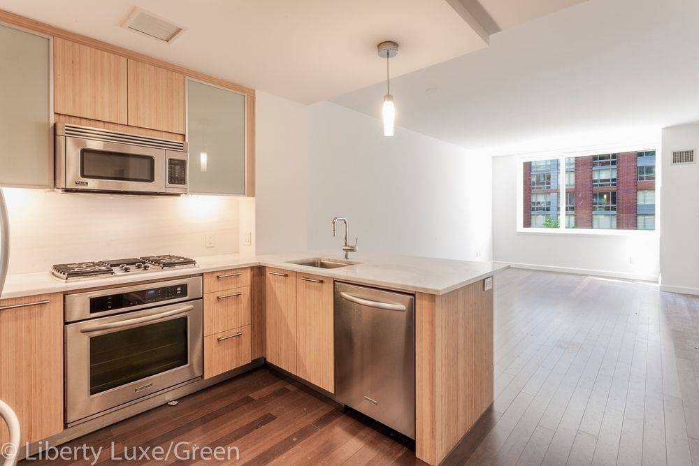 No Fee! Deluxe 1 BR Apartment in Stunning Battery Park City! Full Service, Awesome Amenities and More!