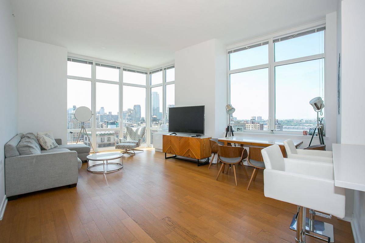 No Fee! Two Bedroom in Upper West Side features High ceilings and a large walk-in closet!
