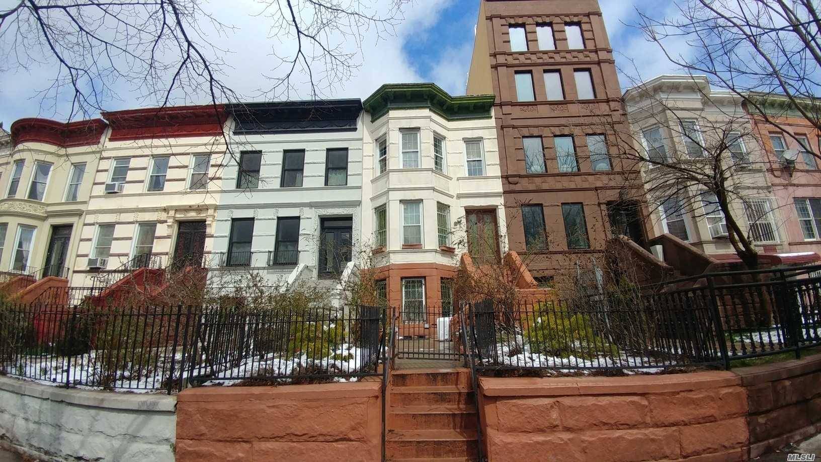 Family Brownstone In Crown Heights.