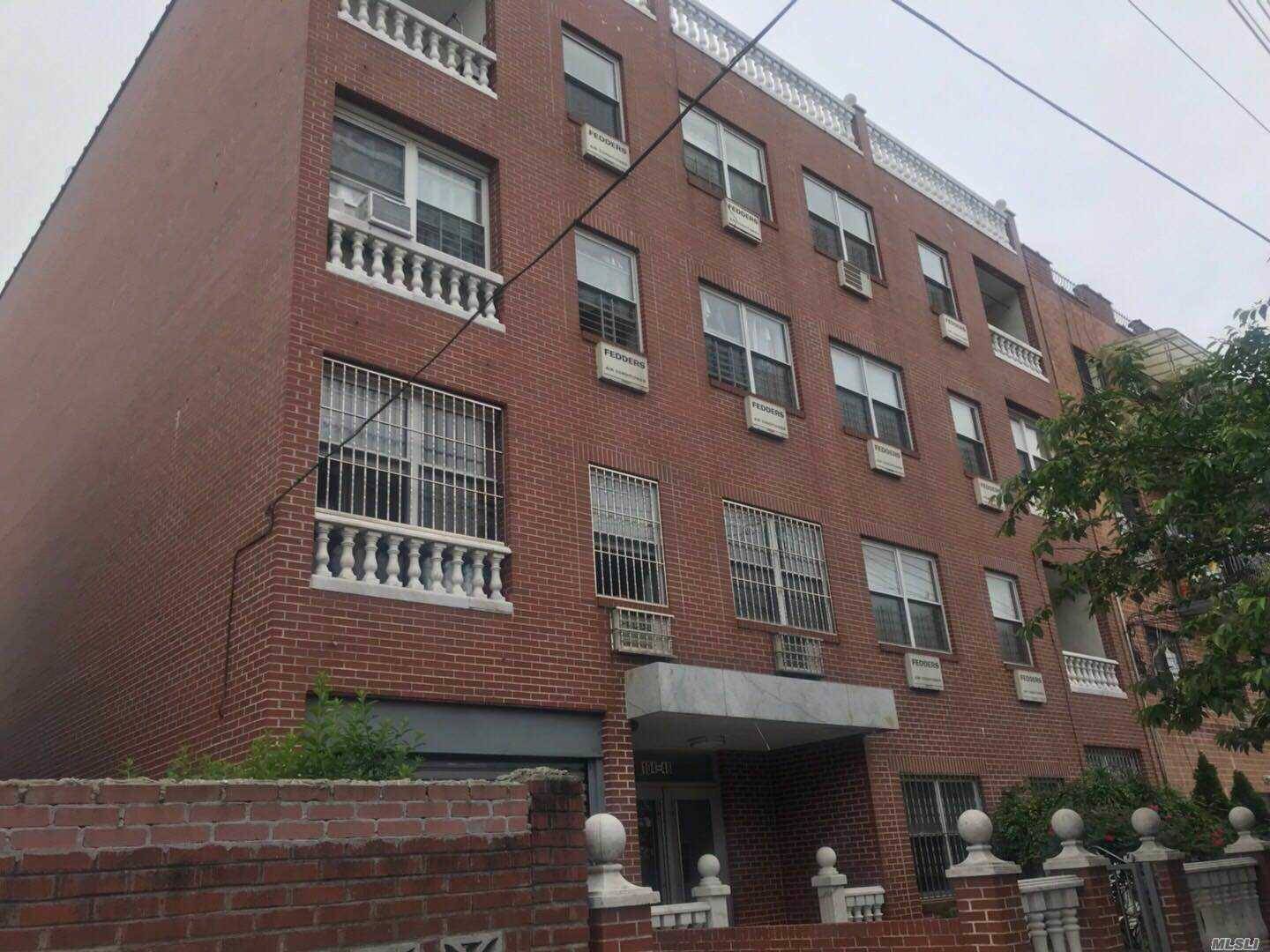 37 2 BR House Jackson Heights LIC / Queens