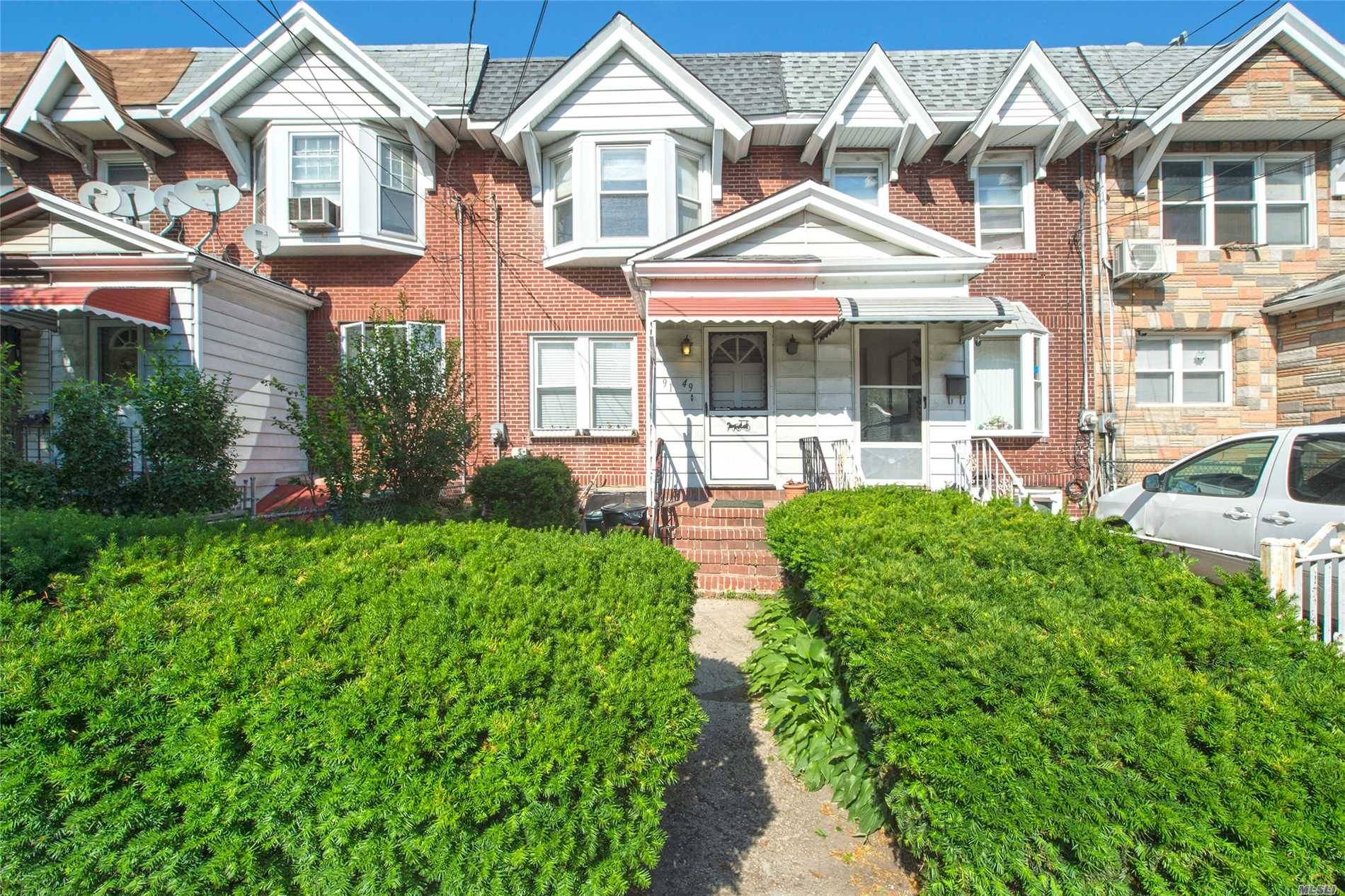 Beautiful All Brick Attached House In The Center Of Woodhaven.