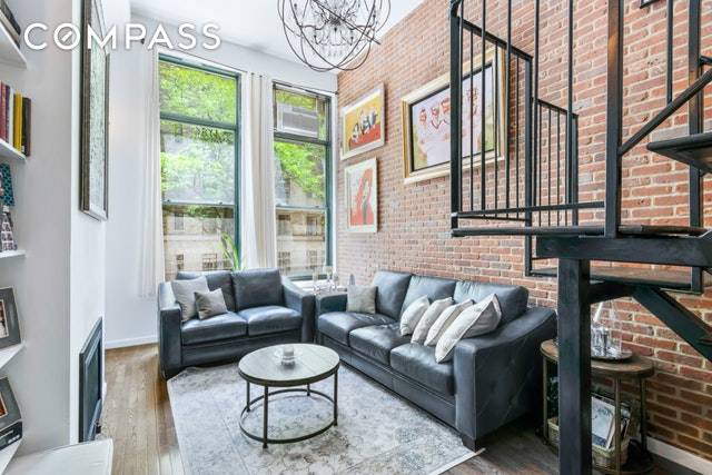 It s rare to find a nearly perfect use of space, but that has been accomplished here, in this mint condition, sunny and south facing loft with 13 foot ceilings ...