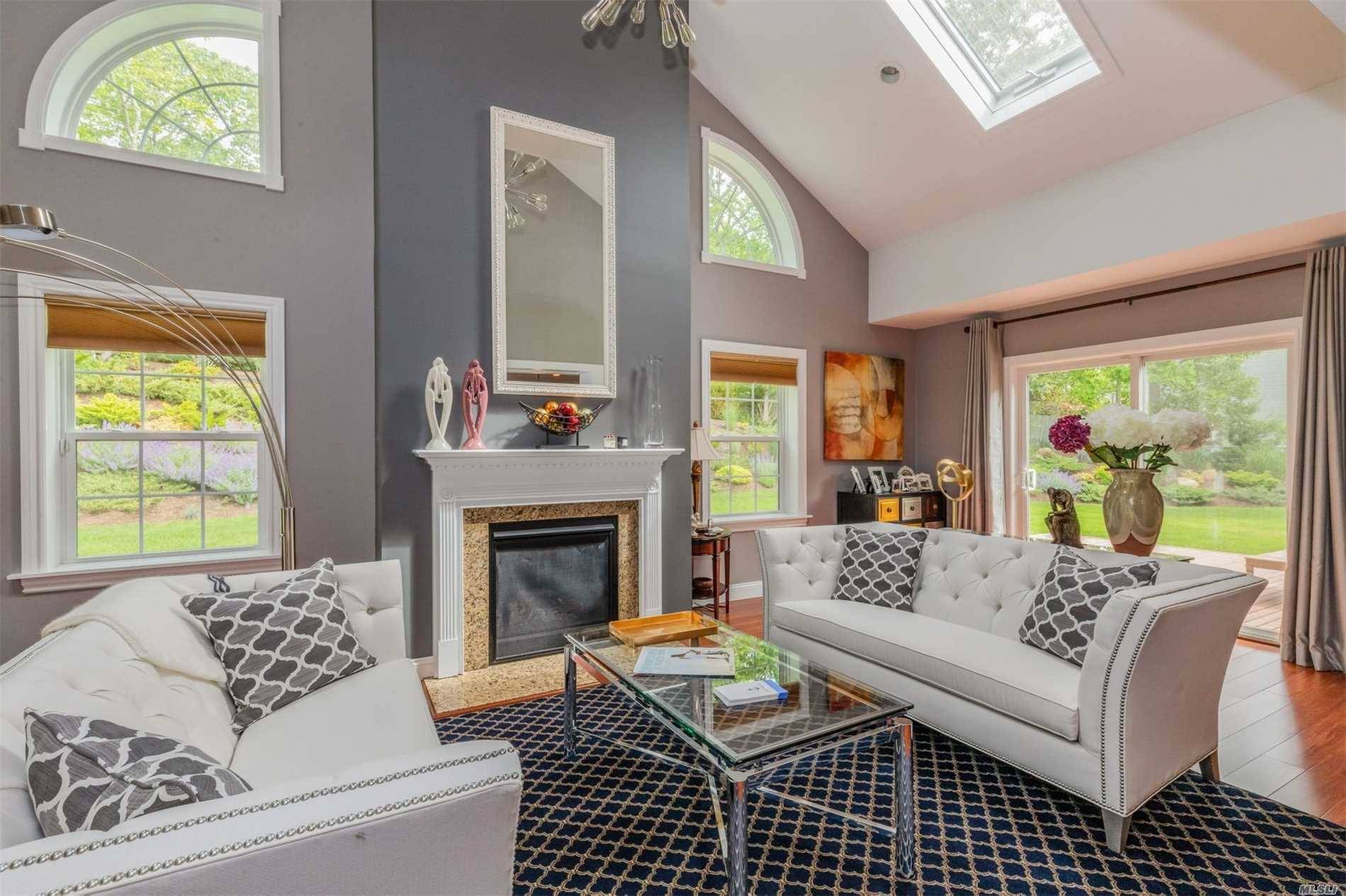 Sag Harbor Village Decor House With 3 Bedrooms, 2,5 Bathrooms Is A Great Place For Summer Rental.