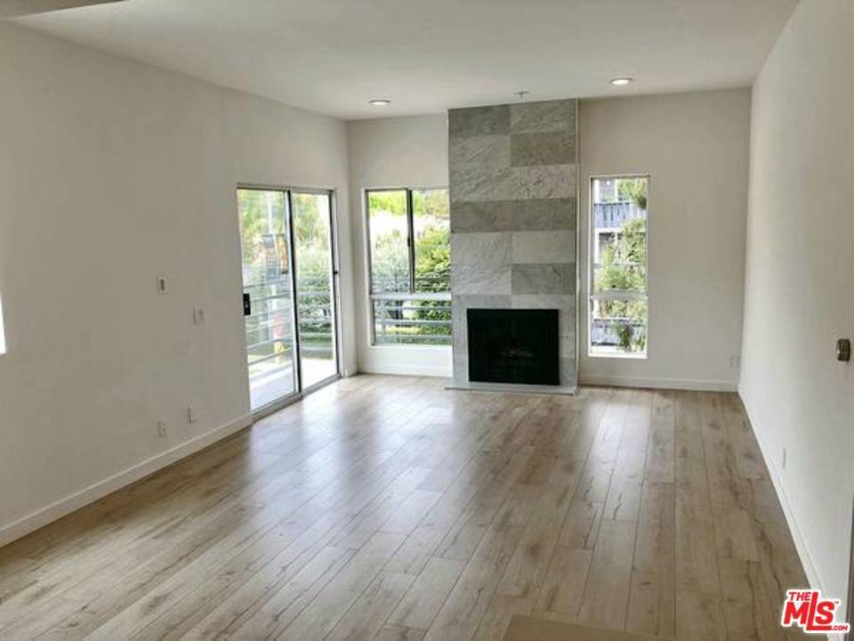 *PLEASE SEE PRIVATE REMARKS BEFORE CALLING LA1 - 1 BR Condo Beverly Grove Los Angeles