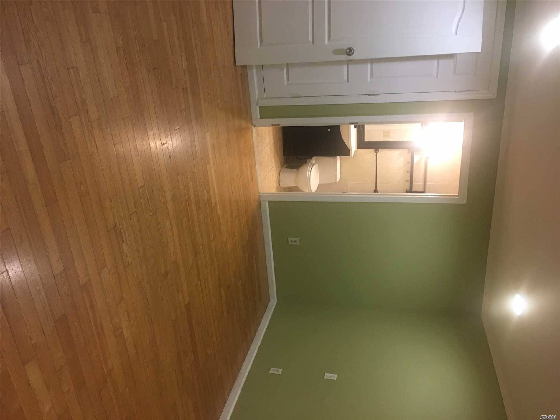 2 BR House Flushing LIC / Queens