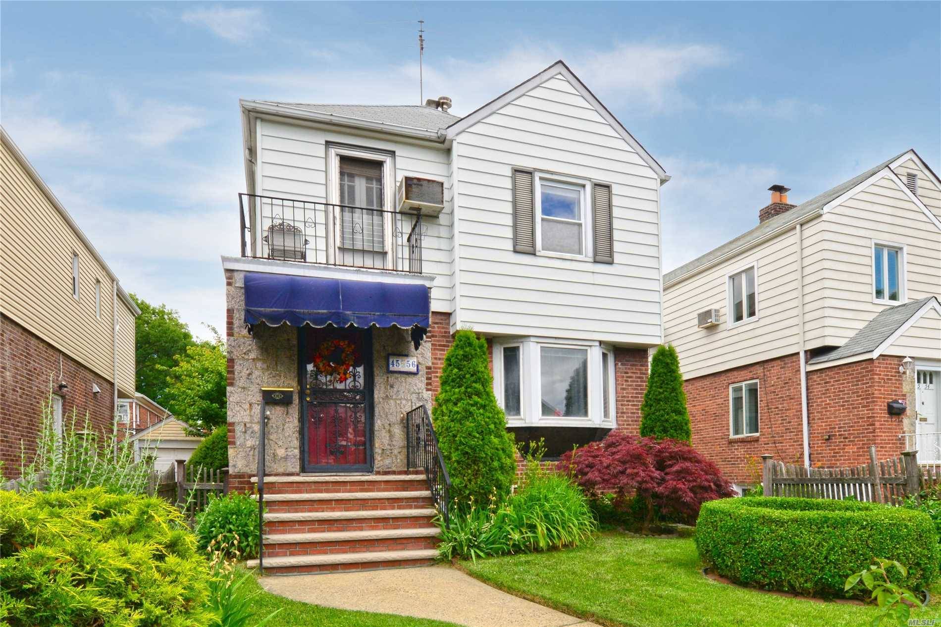 Lovely Detached Colonial Conveniently Located To Shopping & Transportation - Q27 To Main Street #7 Train.