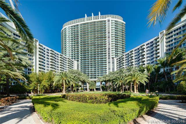 Beautifully upgraded penthouse unit with 360 degrees direct view to the bay and the city at the Flamingo South Beach luxury living