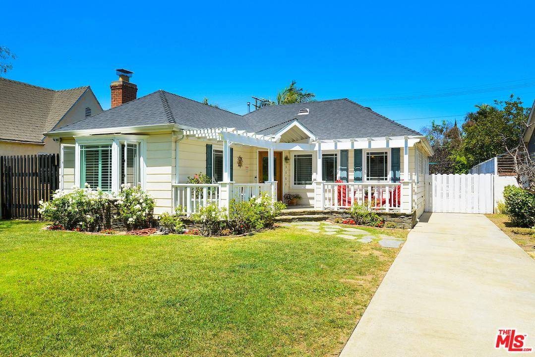 This premium property is located in Mar Vista's beautiful sought-out North Oval
