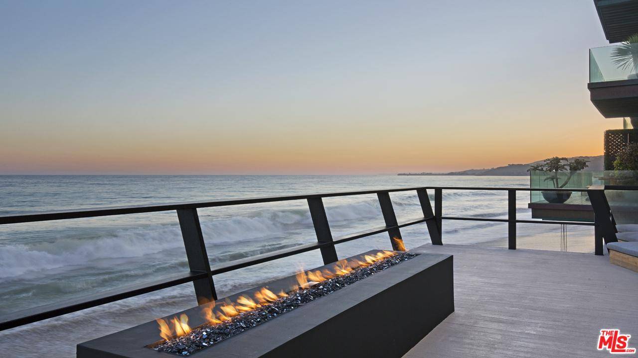 Carbon Beach at it's finest - 3 BR Single Family Malibu Los Angeles