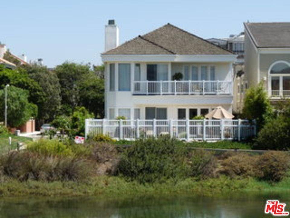 Enjoy resort living in this beautiful waterfront property on the Grand Canal in Marina del Rey