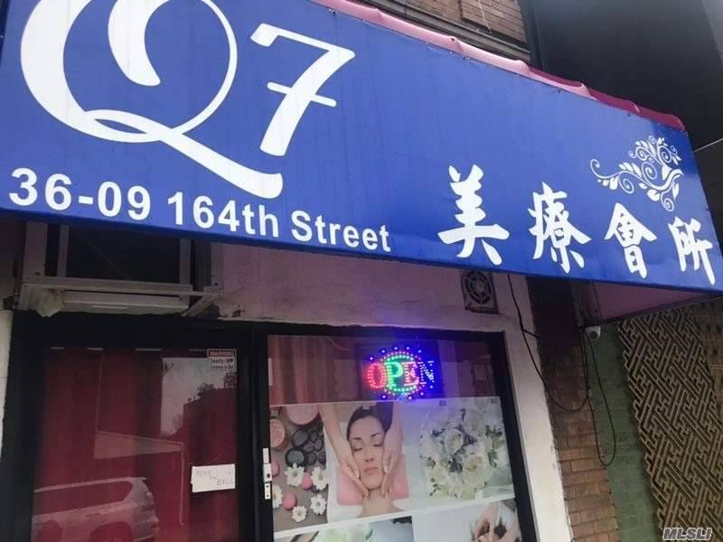 Near Northern Blvd In North Flushing And Store Front 1000 Square Feet For Rent.