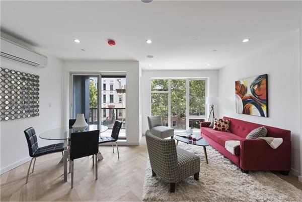 A brand new condominium located in the heart of Bedford Stuyvesant, this gorgeous 2 bedroom, 2 bathroom apartment is an exemplar of contemporary urbanity.