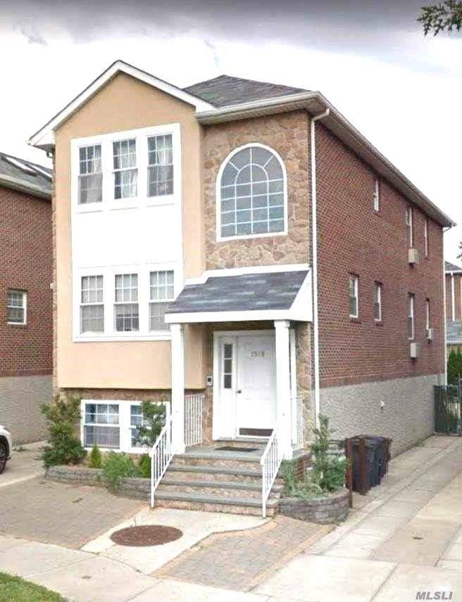 Beautiful Detached Young Brick House In Prime Location, Next To Country Club.
