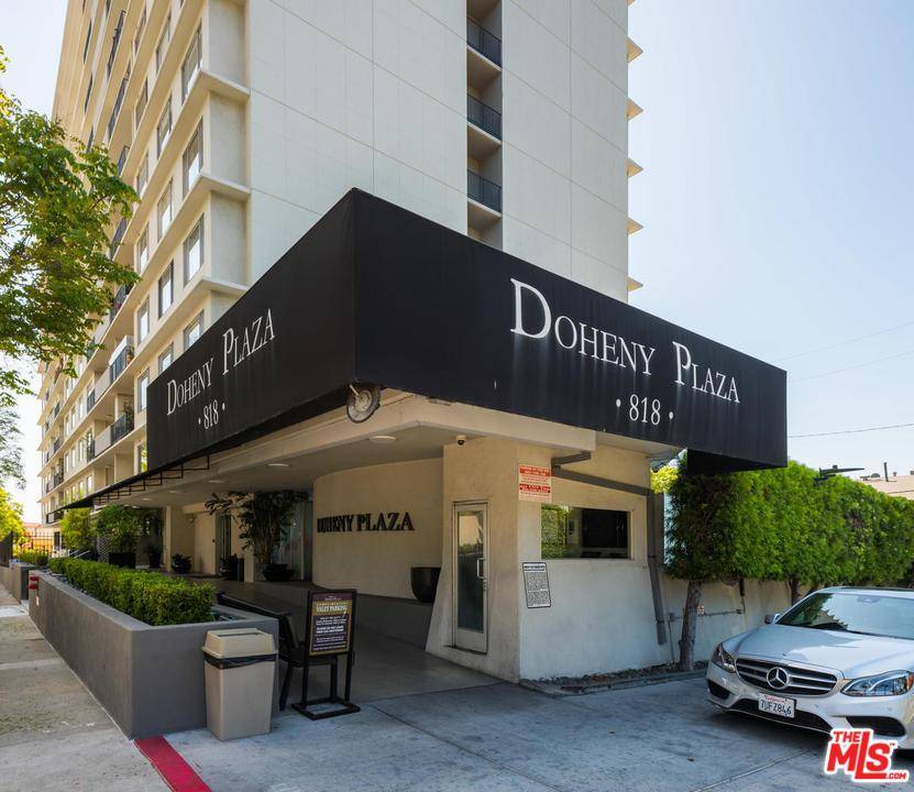 Extremely desirable NE corner end unit with 2bed/2bath and expansive 7th floor views of the Sunset Strip