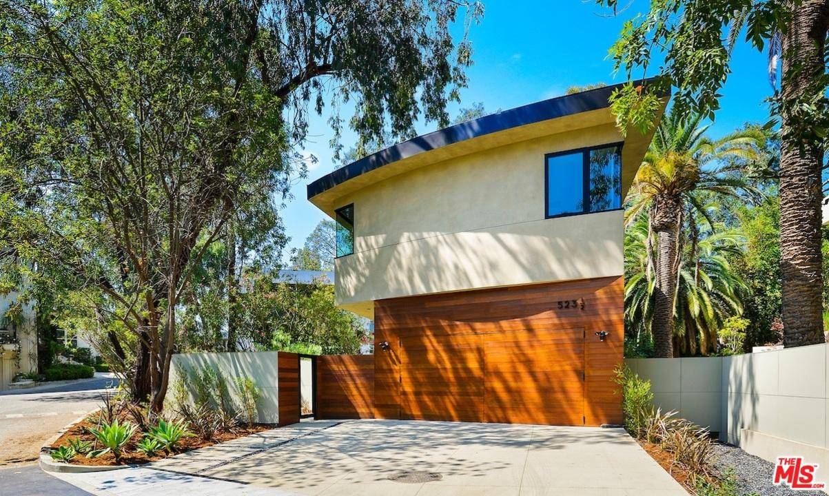 LOCATED IN THE HEART OF BRENTWOOD--AMAZING NEW CONTEMPORARY HOME WITH TOTAL PRIVACY
