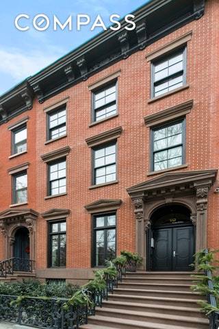 HUGE GARDEN IN PRIME WEST VILLAGE Live in peace and tranquility in this remarkable 22 ft wide townhouse located on a beautiful tree lined block in the West Village.