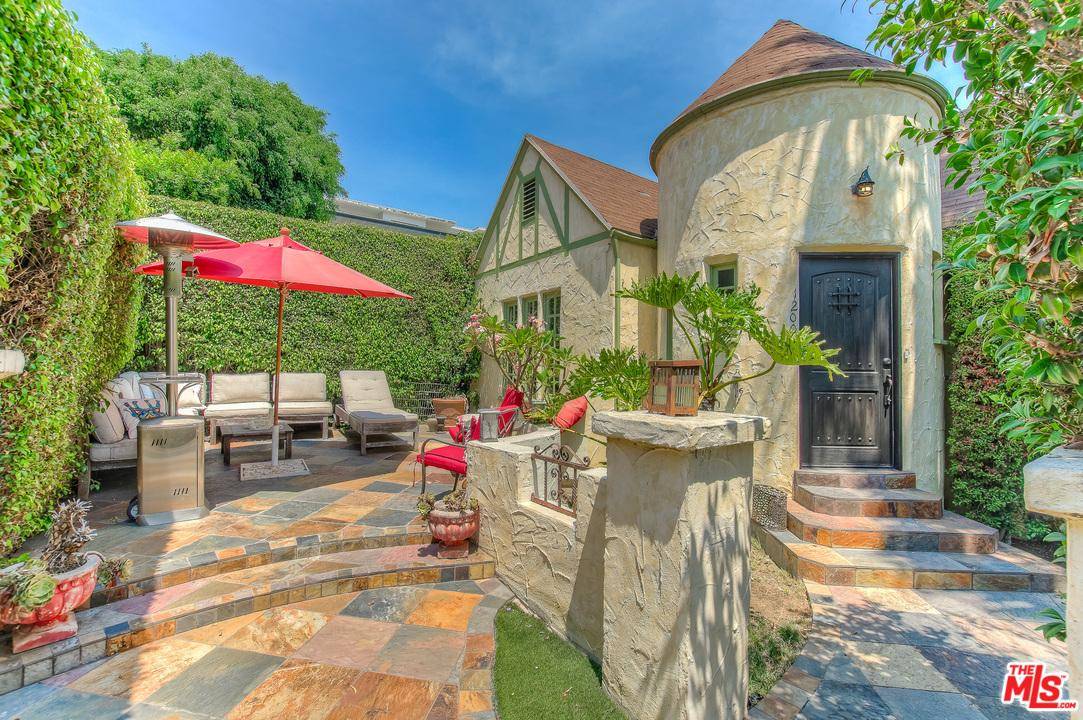 Private West Hollywood Home With Historic Charm And Great Yard