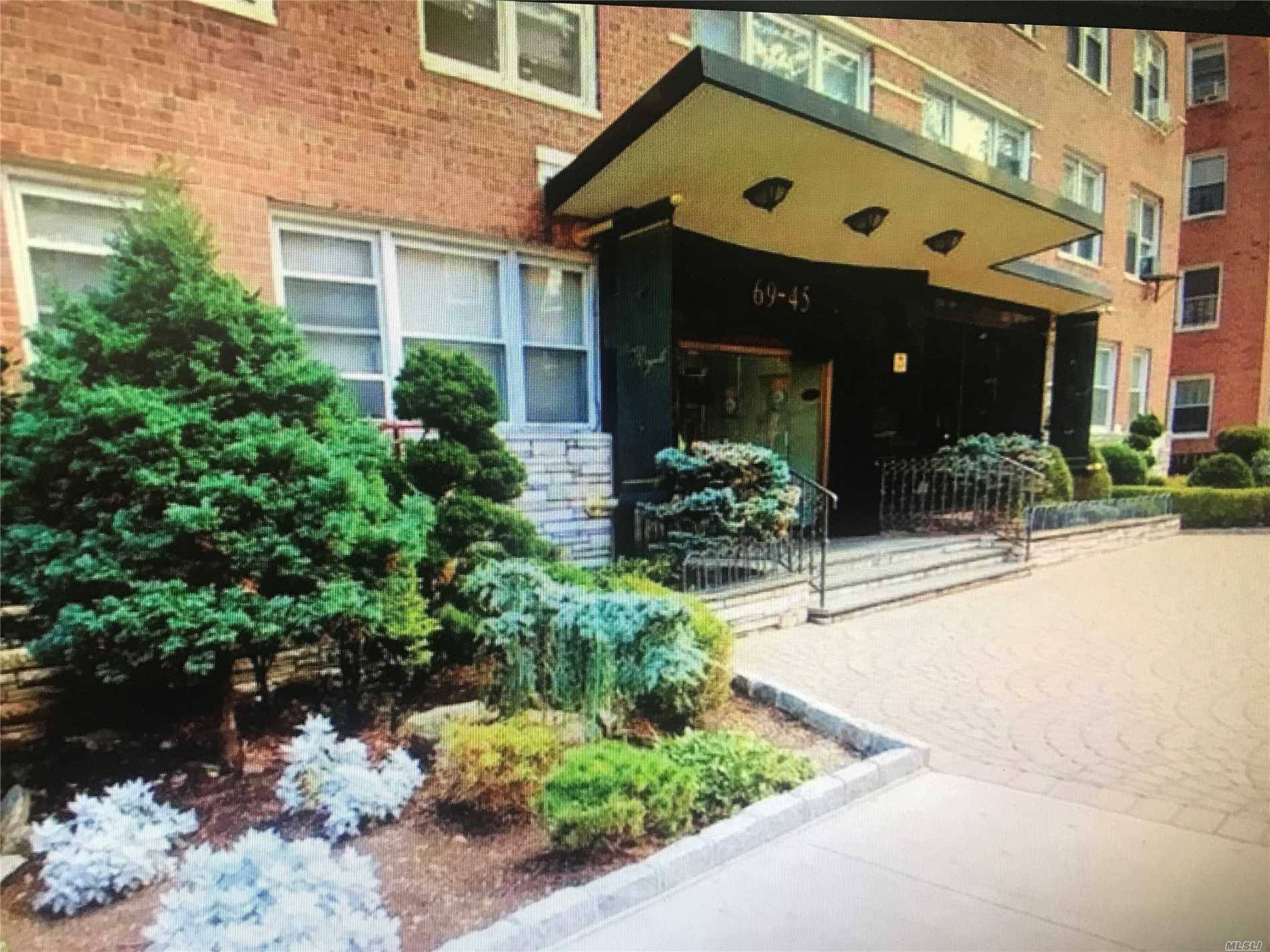 108th 2 BR House Forest Hills LIC / Queens