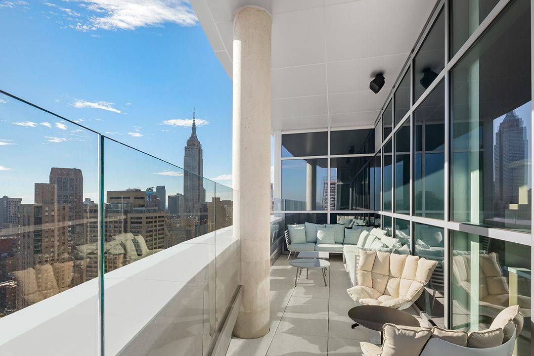 Stunning Studio**Floor to Ceiling Windows**Manhattan Views**Murray Hill