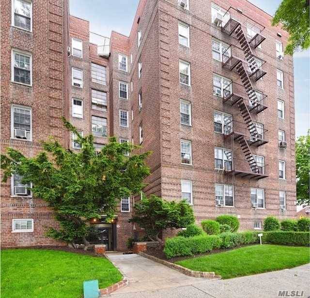 New To Market B E A U T I F U L One Bedroom Condo In The Heart Of Rego Park!!