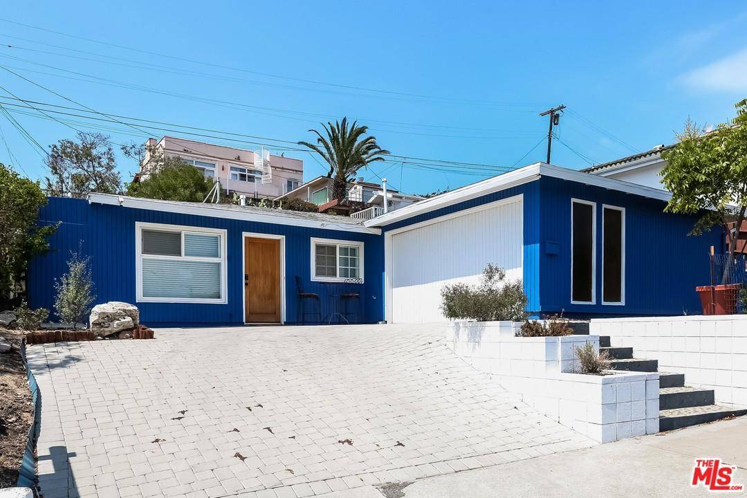 Welcome to your Silicon Beach bungalow - 3 BR Single Family Playa Del Rey Los Angeles