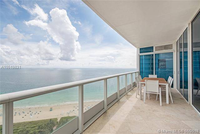 Tastefully furnished residence with a large terrace and direct ocean views