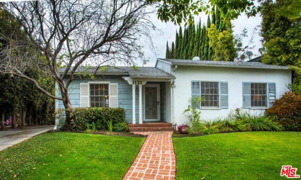 Charming 3BR+2BA Traditional home with spacious backyard located in prime Wilshire Vista neighborhood - walking distance to schools
