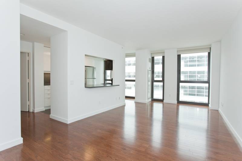 Large & Spacious One Bedroom Available In Tribeca On Murray And Greenwich Street Close To 1-2-3 & A-C Trains