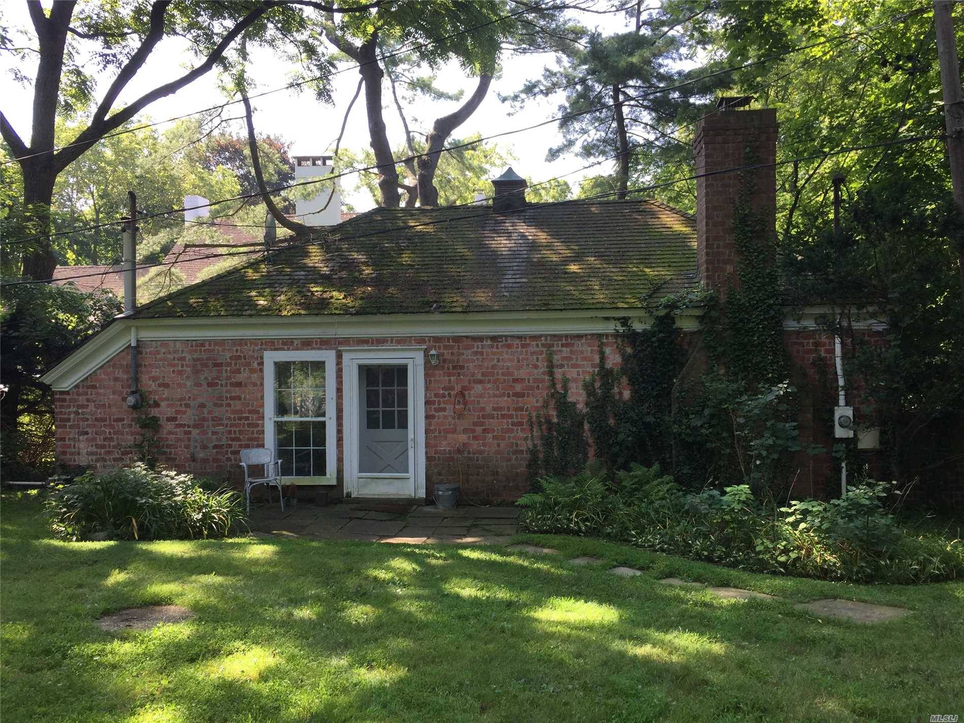 Estate Brick Cottage On Private One Acre, Ground Care Included.