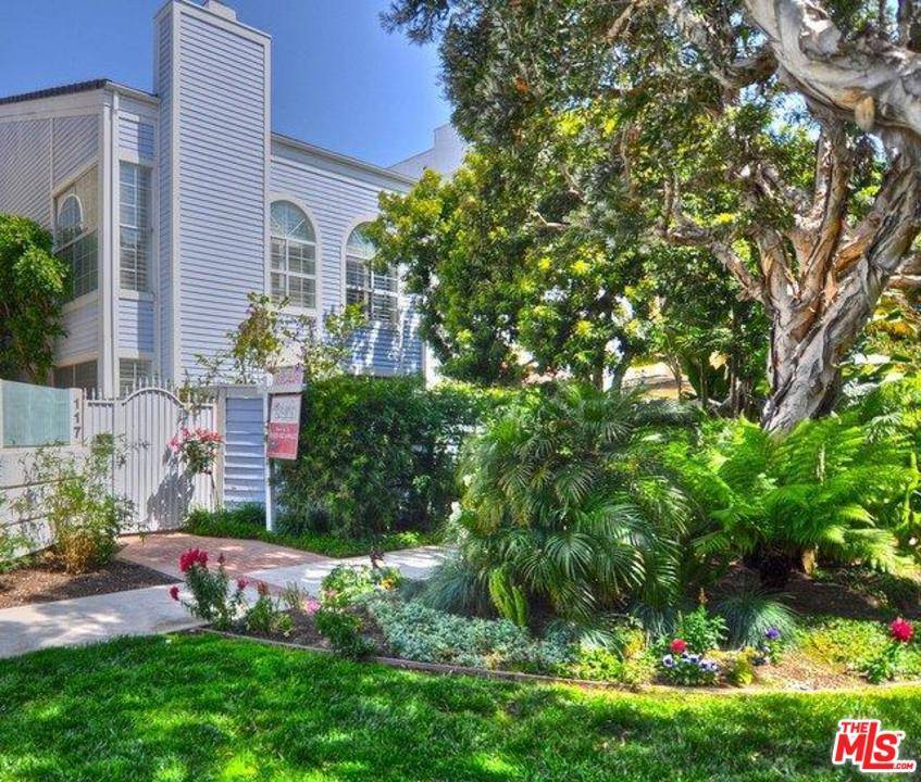 Awesome Silver Strand home in a superb location steps from the beach and Ballona Lagoon