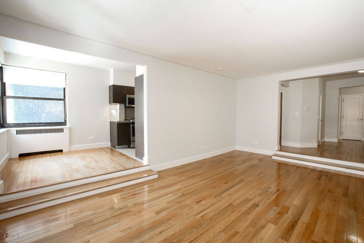 Massive Gramercy Park One Bedroom In Elevator Building Close To 6 Train And Union Square Park