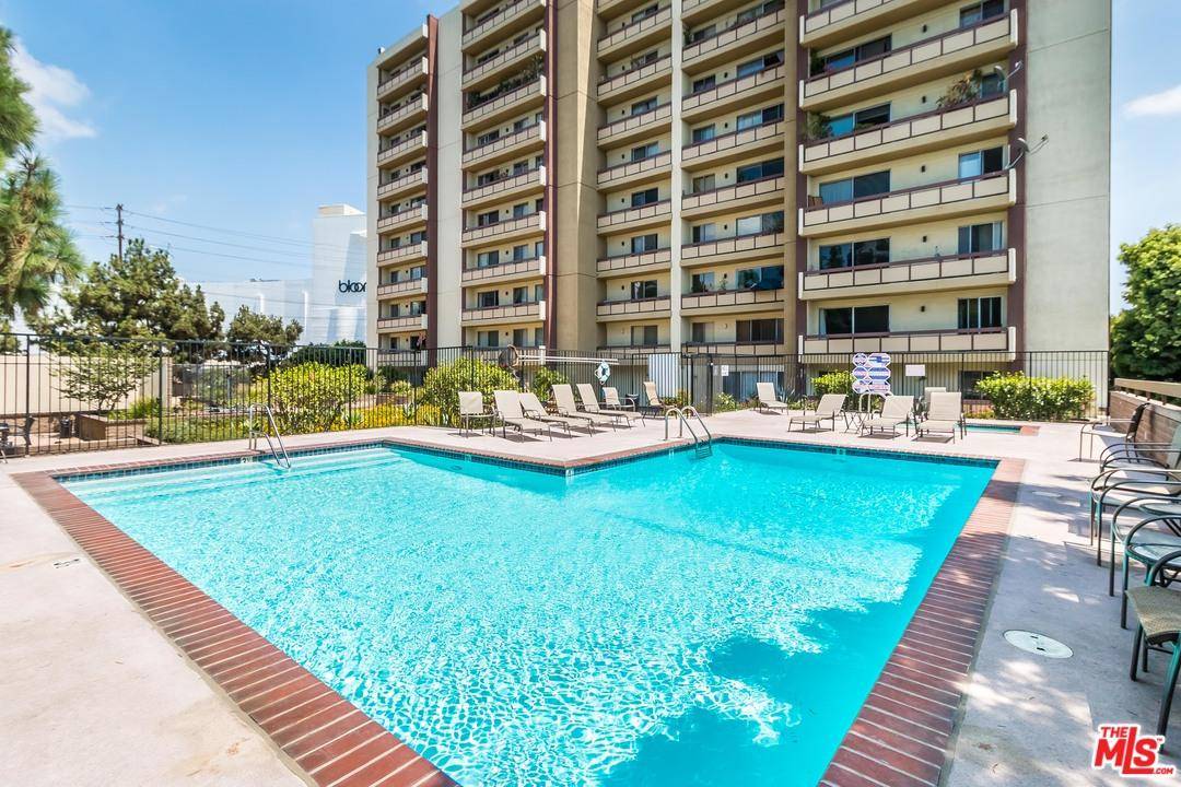 Spacious and luxurious 1 bedroom - 1 BR Condo Beverly Grove Los Angeles