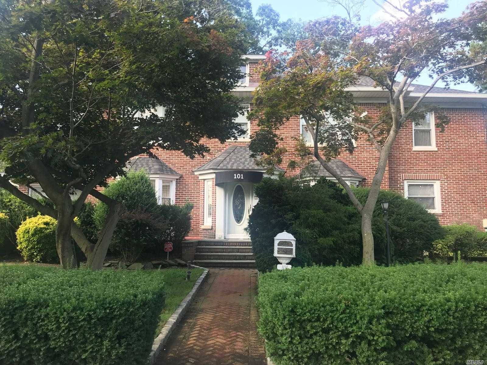 Short Term 6 Months Rental Of Brick Center Hall Colonial In The Center Of The Tree-Street Area In Woodmere.