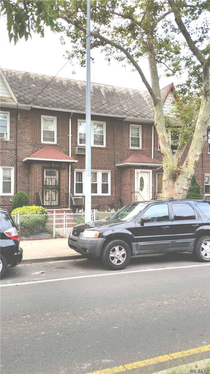 63 3 BR House Middle Village LIC / Queens