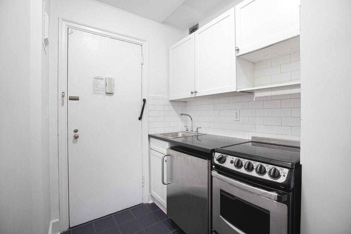 Beautiful Luxurious Studio**Large Windows**Blocks Away from Grand Central**Turtle Bay