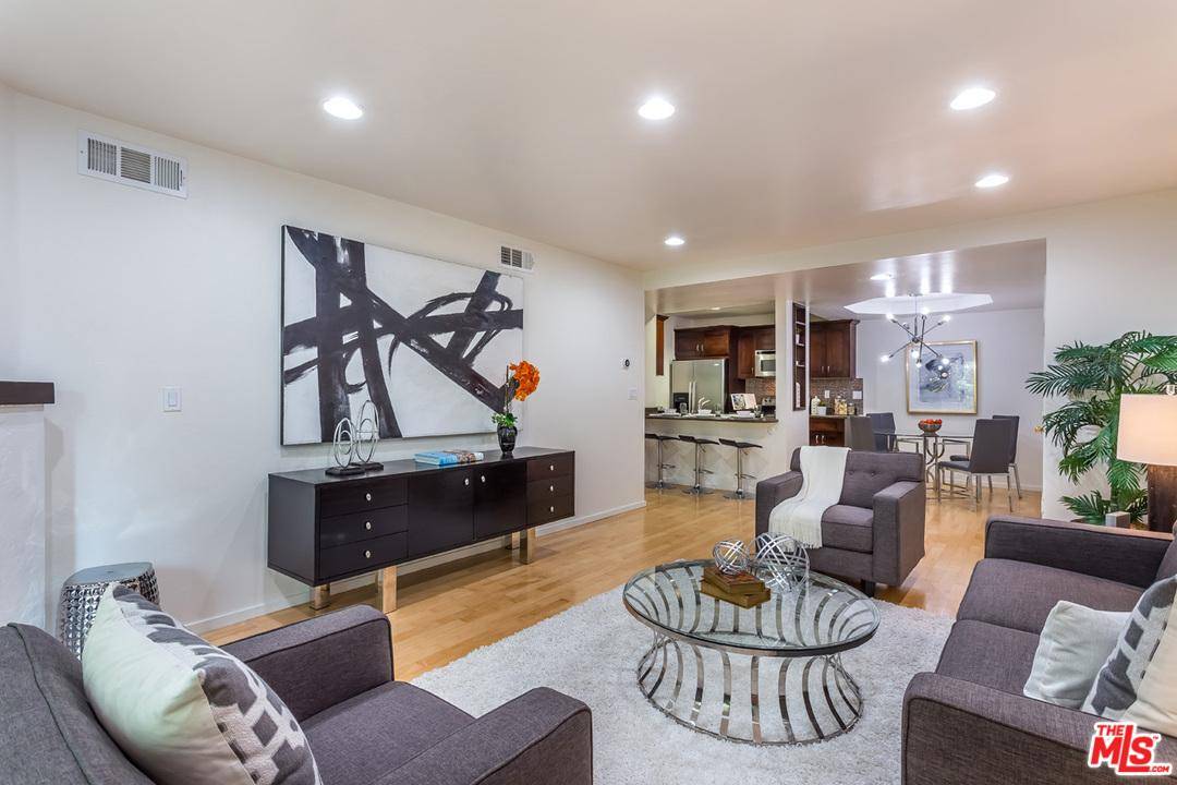 Light and bright remodeled penthouse level condo - 1 BR Condo Sunset Strip Los Angeles
