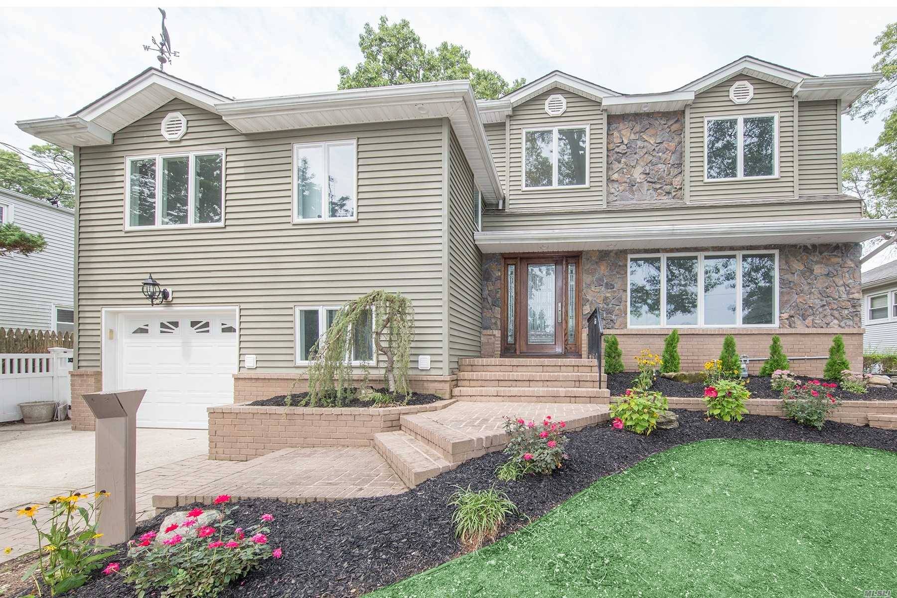 A Custom Designed And Attention To Detail Remodeled Exp Split In Beautiful Unqua Gardens!