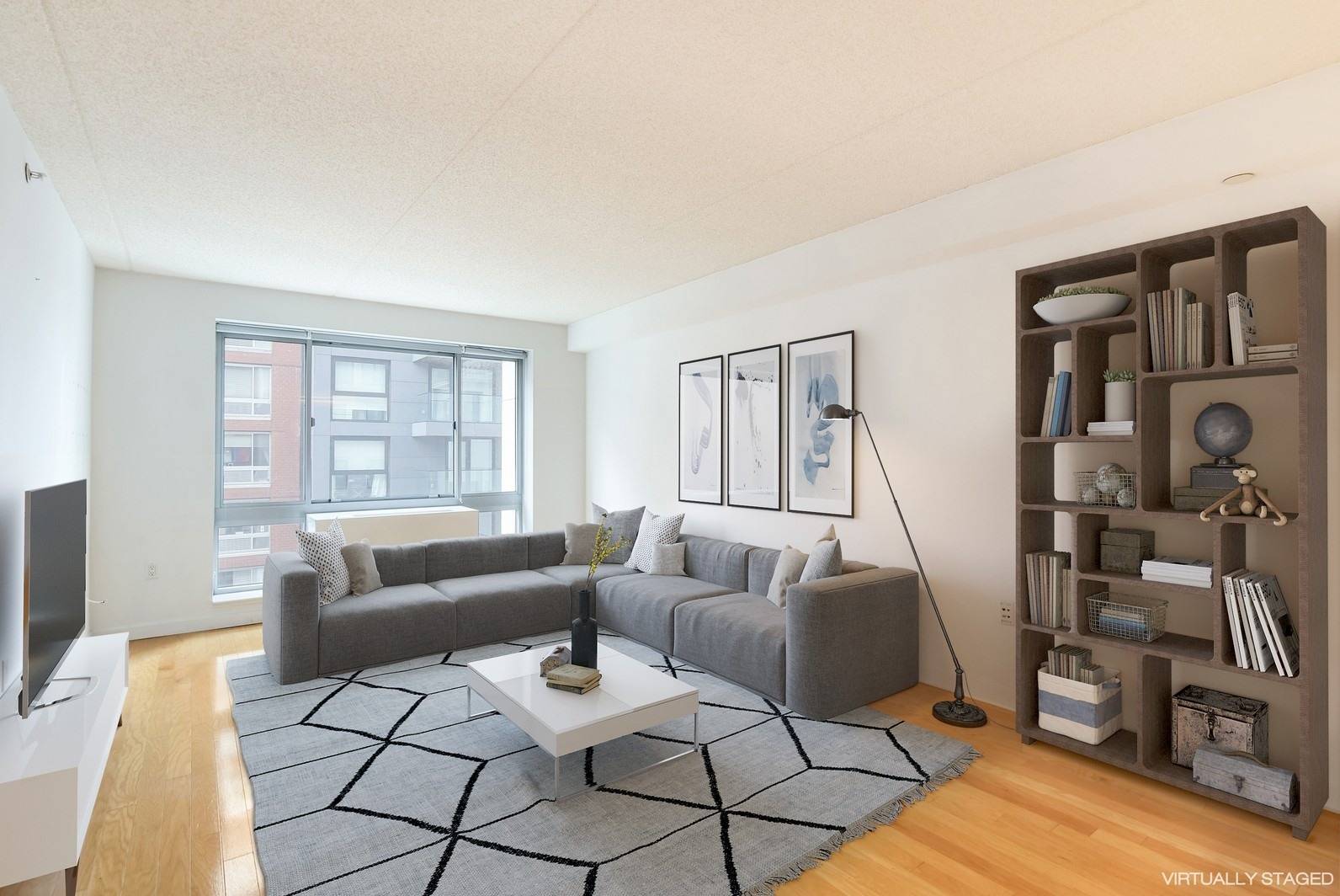 Steps from the High Line, this excellent condition one bedroom condominium pairs a full suite of luxury amenities with an unparalleled location.