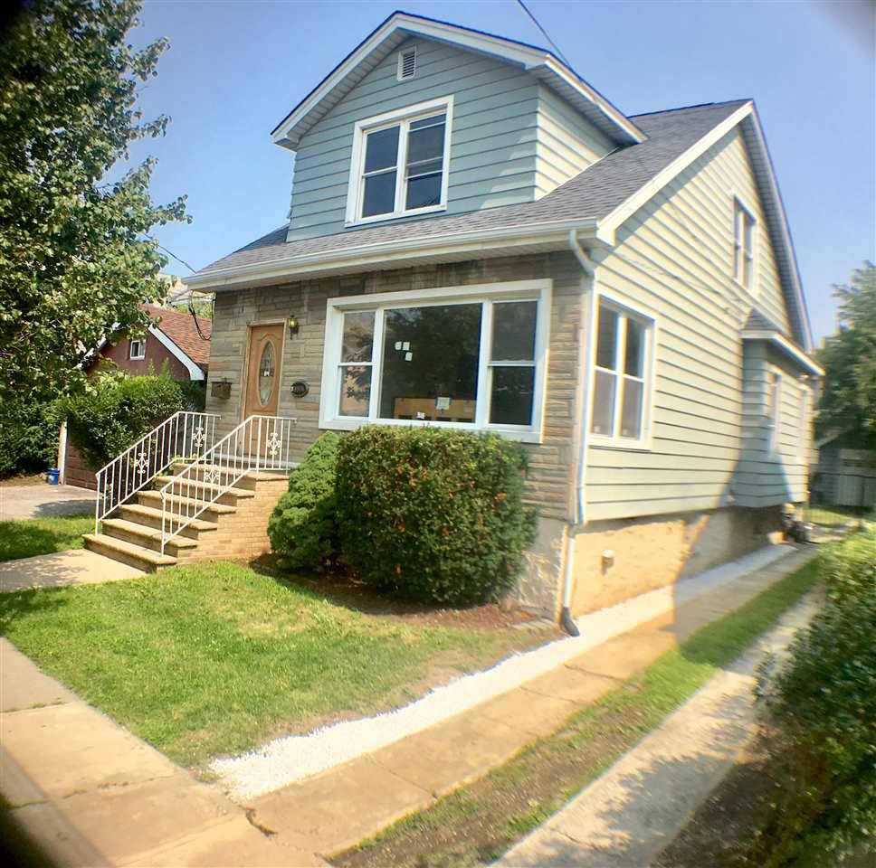 Spacious 3 bedroom - 4 BR New Jersey