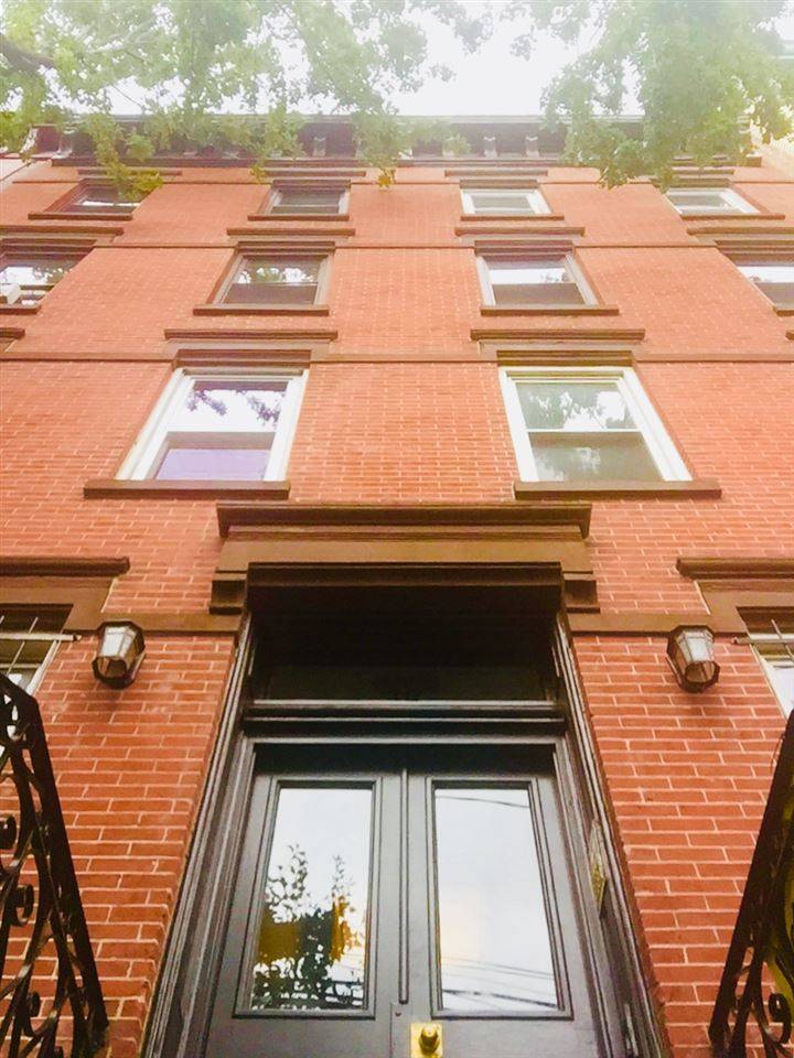 Looking for a great apartment super-close to the Grove St