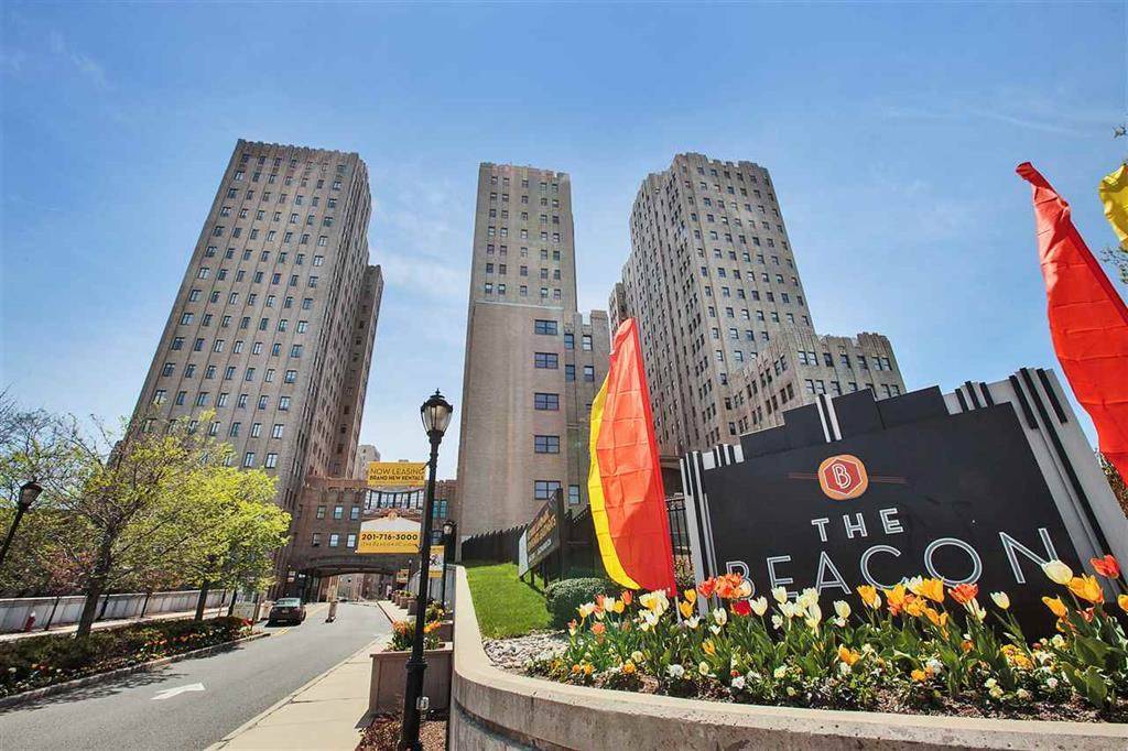 Luxury living with full amenities - 2 BR New Jersey