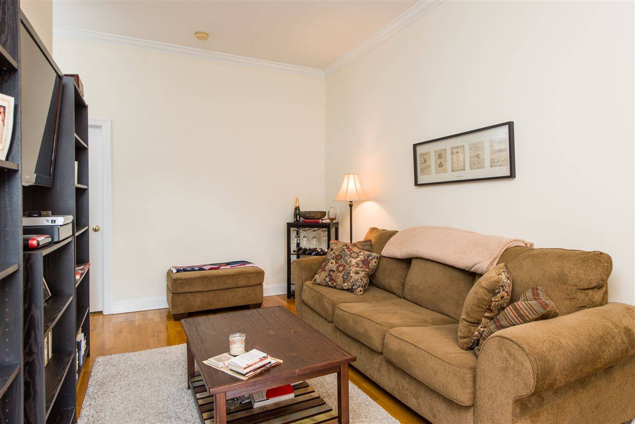 Stylish one bedroom apartment in a 4 unit brownstone building