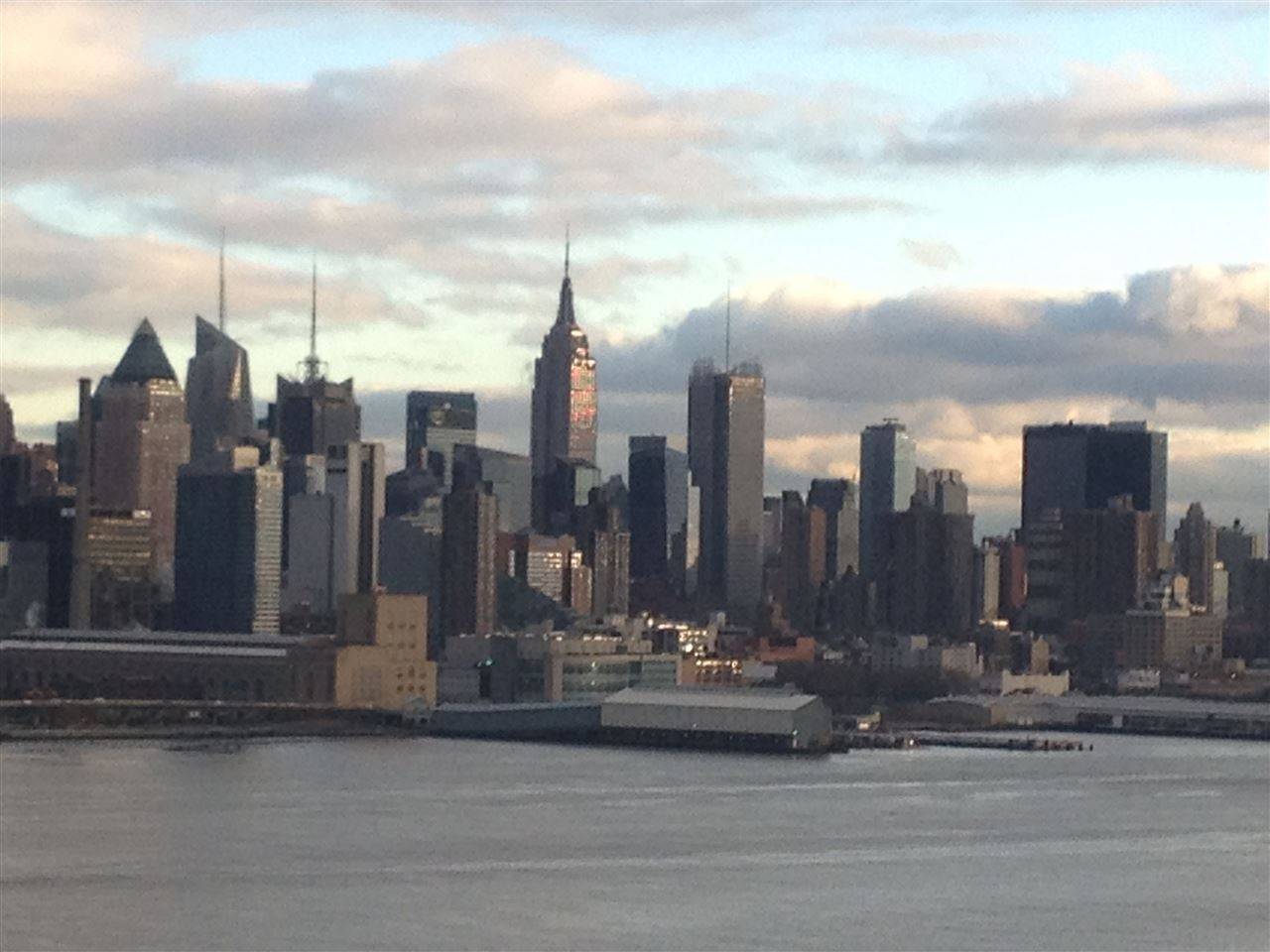 COMPLETELY UNOBSTRUCTED VIEW OF HUDSON RIVER FROM GW BRIDGE TO EMPIRE STATE BLDG
